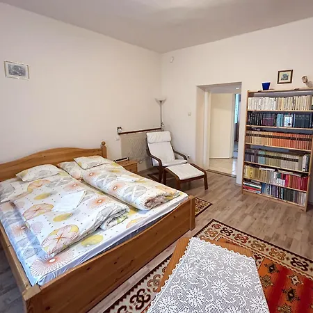 Oeroemvoelgy Vendeghaz Guest house