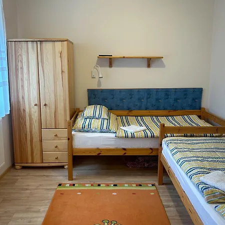 Oeroemvoelgy Vendeghaz Guest house *