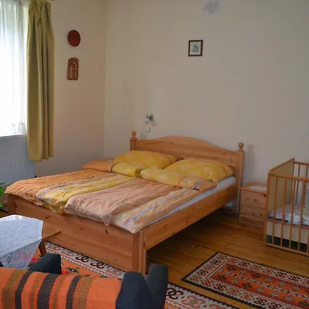 Oeroemvoelgy Vendeghaz Guest house